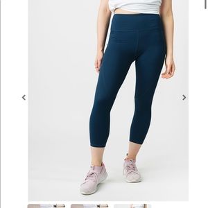 Zyia Pocket light n tight Capri legging